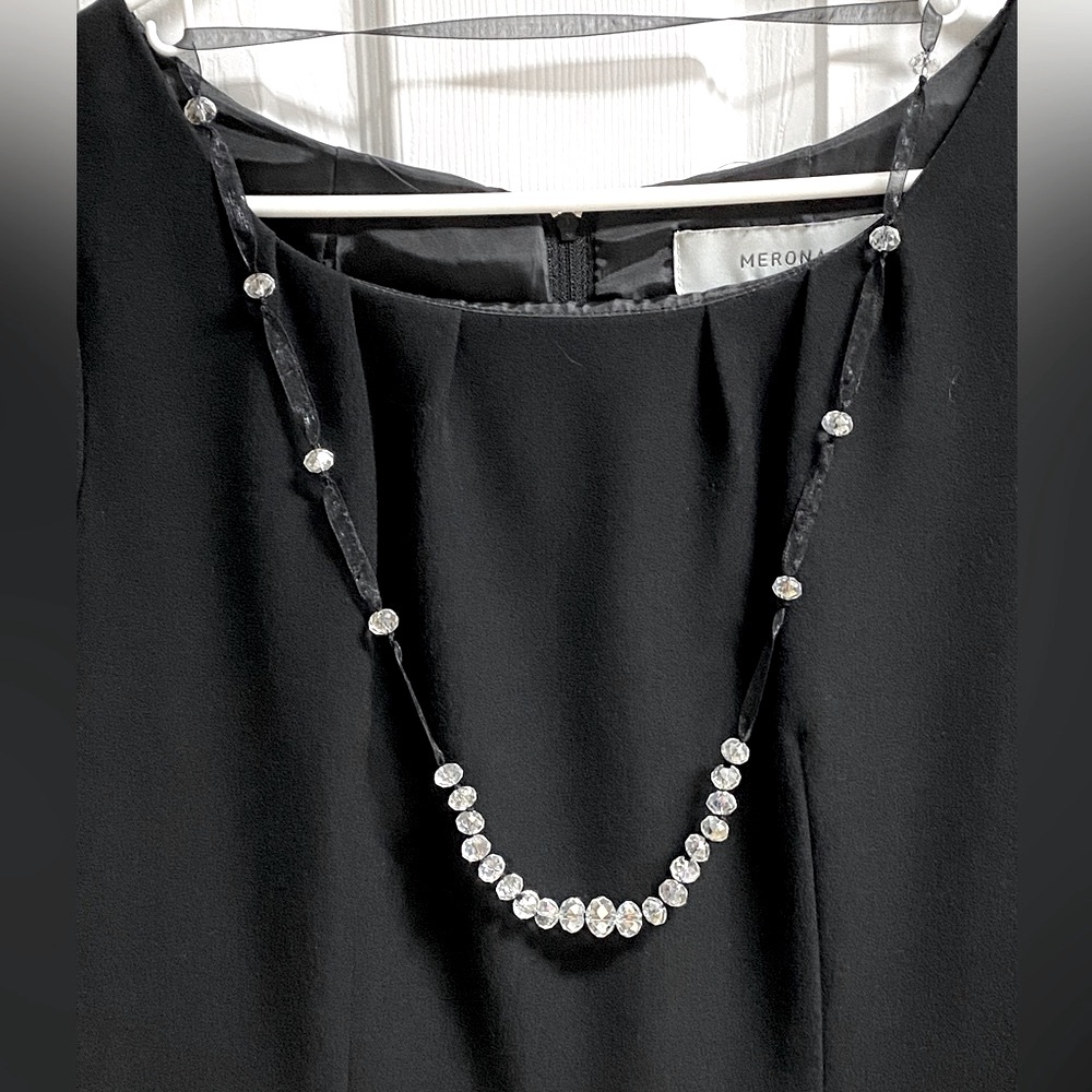 Crystal and ribbon necklace.